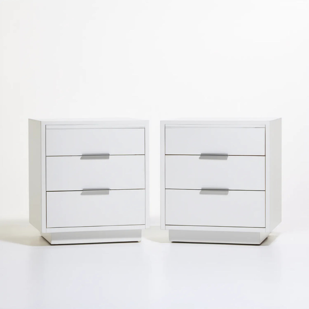 Zestaw 2 białych szafek nocnych MDF z 3 szufladami, 45 x 35 x 60 cm